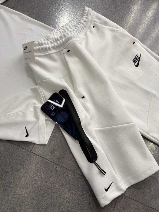 Nike Tech Fleece T-shirt & Short Промо комплект