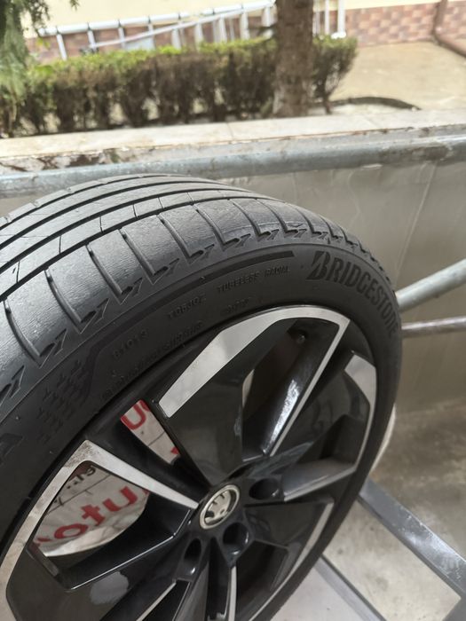Jante Skoda Comet vRS OEM R18 + Anvelope Bridgestone de vara