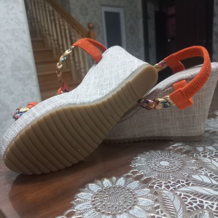 Босоножки сотилади, тоза