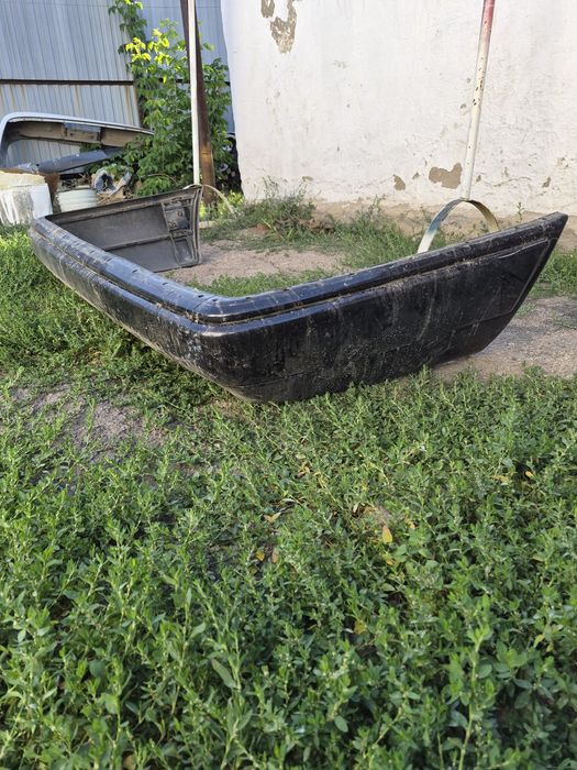 Продам задний бампер на 124 ешка