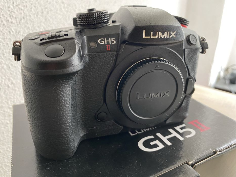 Panasonic Lumix GH5 II (GH5M2) body in stare foarte buna + 3 baterii