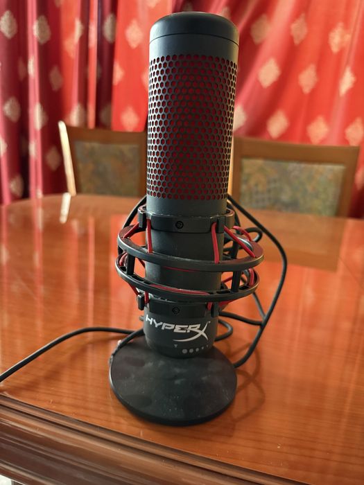 Микрофон HyperX QuadCast срочно