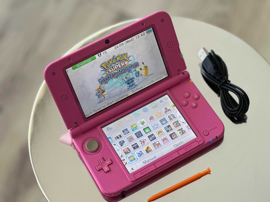 Nintendo 3DS XL Pink с 75 игри Pokemon Zelda Mario Нинтендо