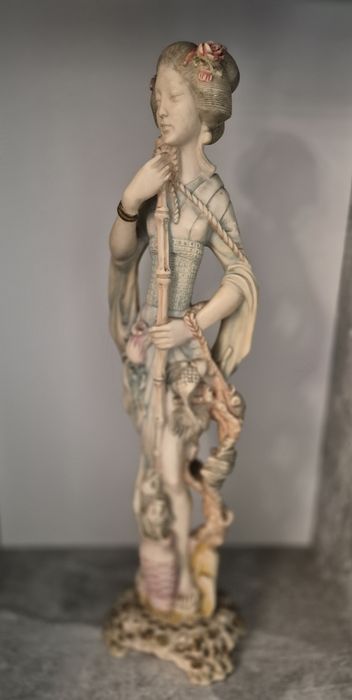 Statuetă japoneză Gheișă vintage, 53cm sculptată din steatit (rășină osoasă), anii 1950.