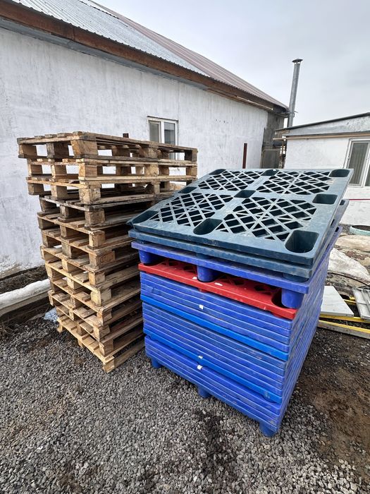 Паддон пластмассовые и деревянные