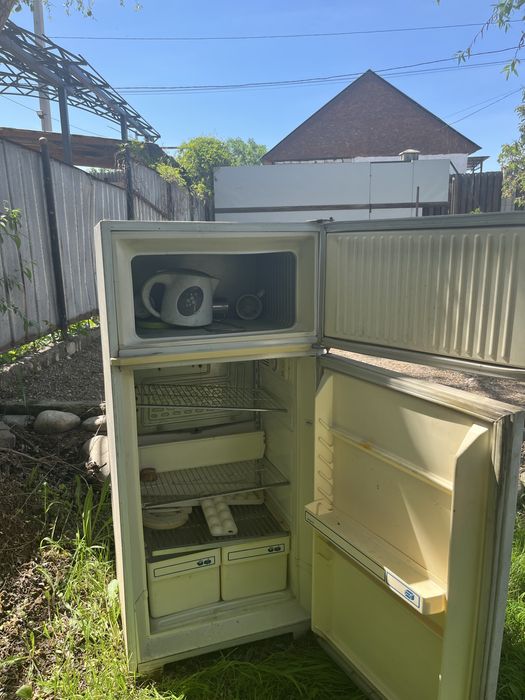 холодильник в рабочем состояние