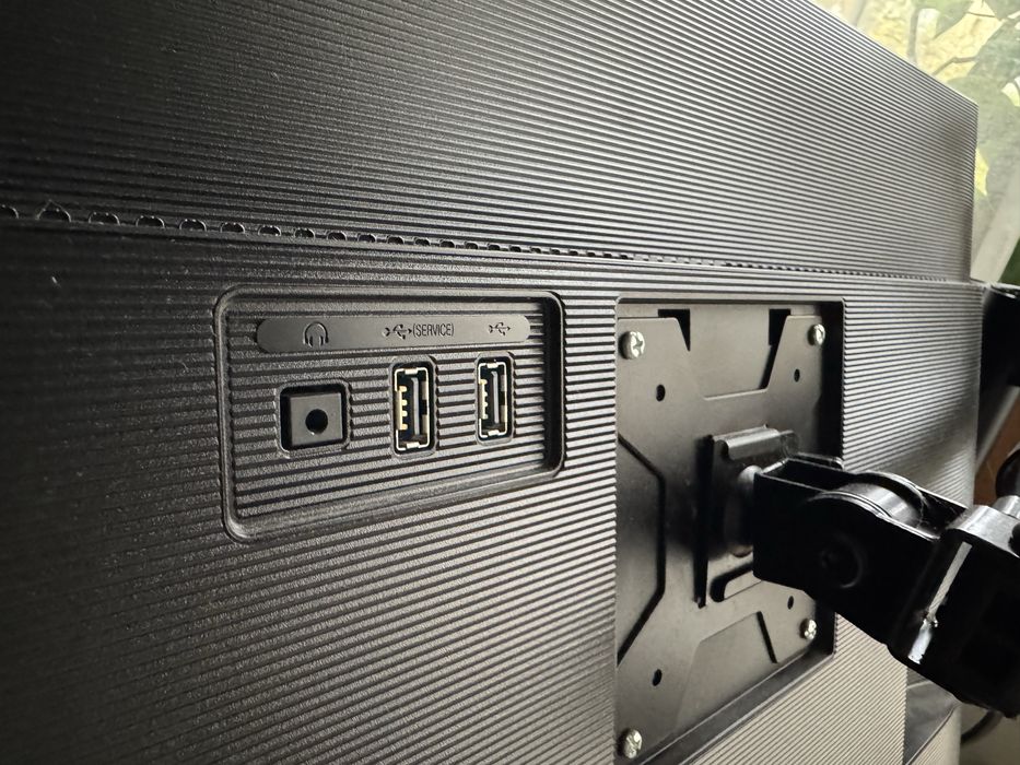 Monitor Samsung 27” cu suport birou