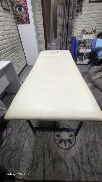 Продам кушетку срочно.