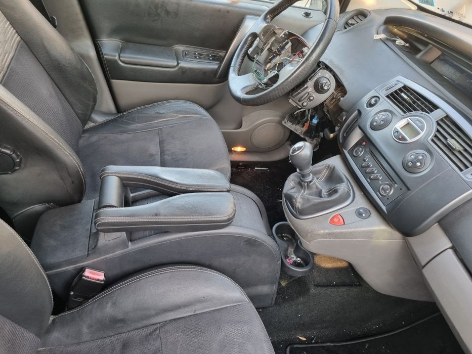 Amortiizor stanga față cu arc si flansa cu rulment renault scenic 2