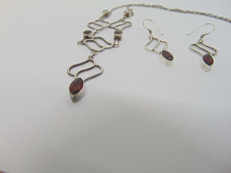 Set colier si cercei din argint cu granate