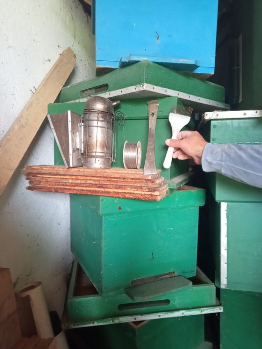 Cuti albine+magazii ,rame ,folosite,noi +accesorii