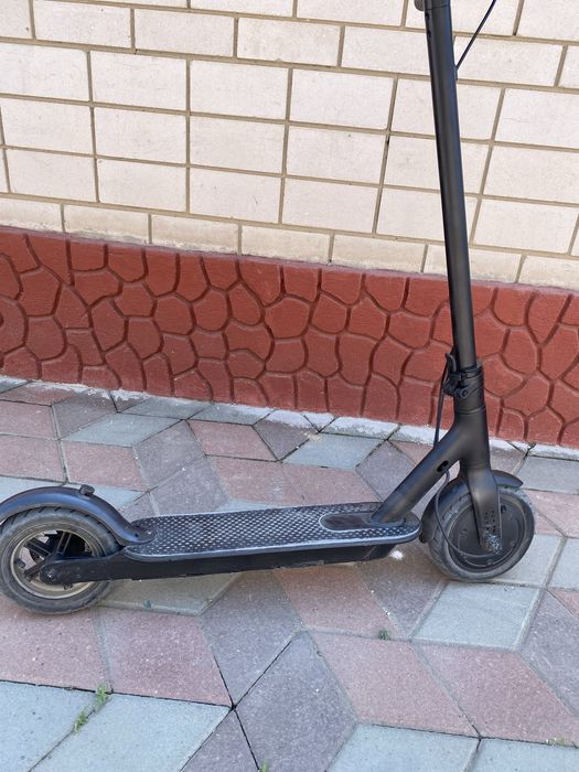 Продам электросамокат xiaomi m365