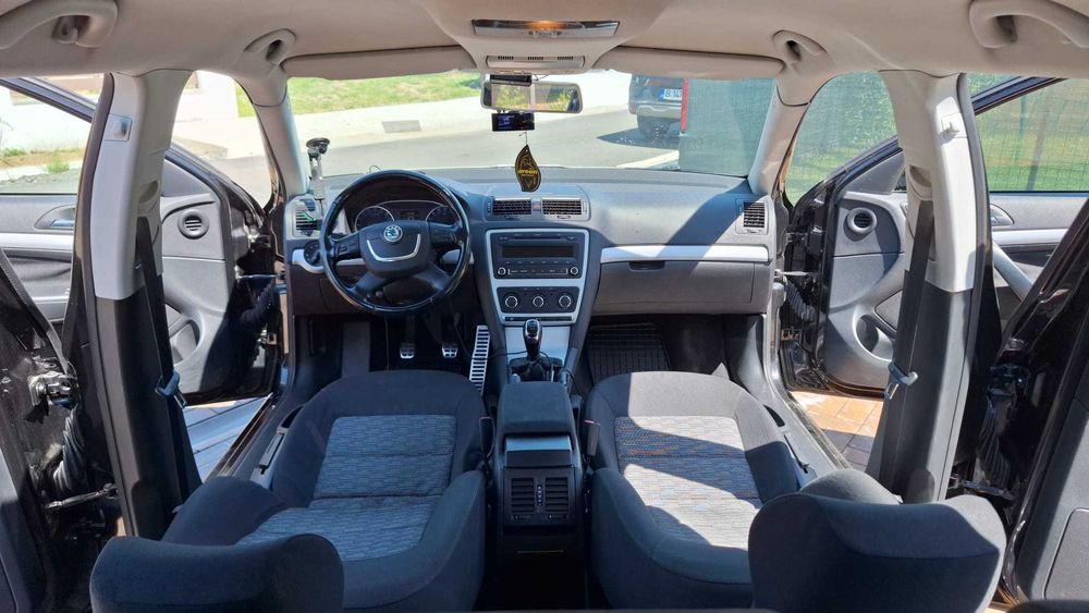 Skoda Octavia 2  Combi 1.6 TDI – 2012 Facelift – 258.000 km (Cotinuu rulaj ~ 20 km/zi)