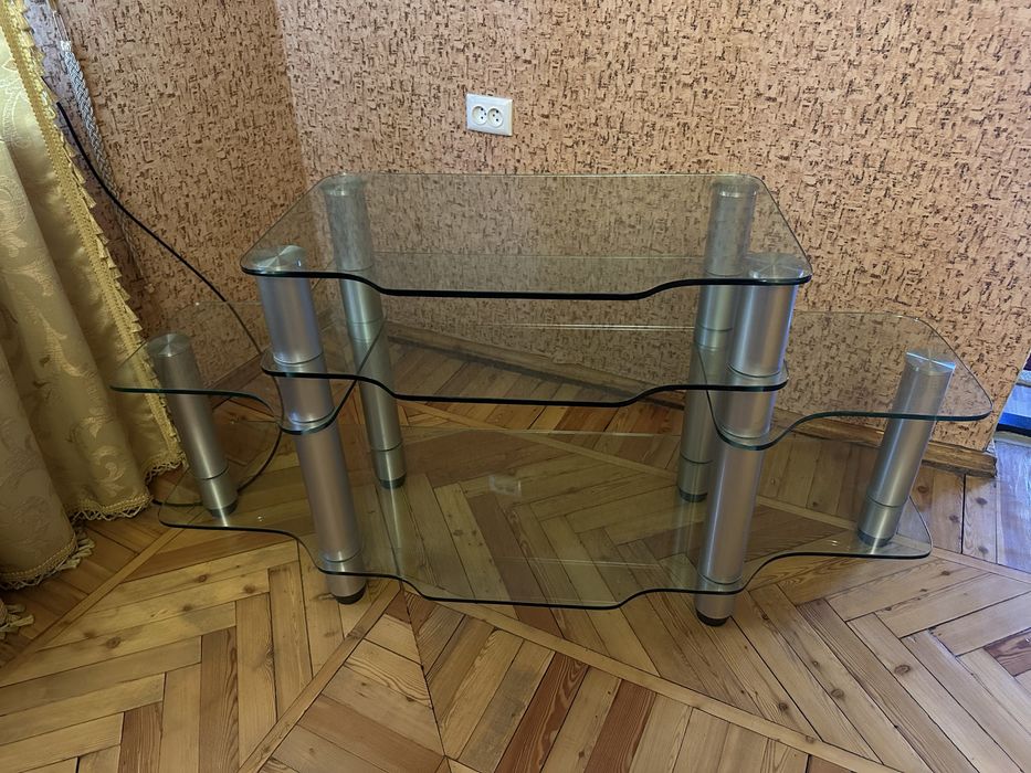 Стеклянная подставка под телевизор