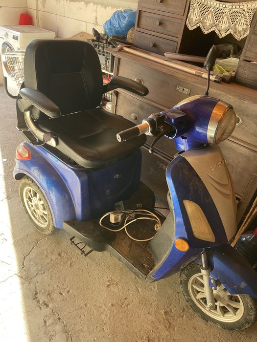 Vand triciclu electric