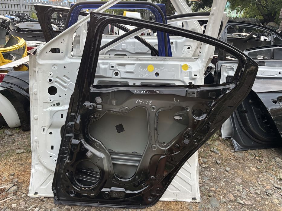 Врата Mazda 3