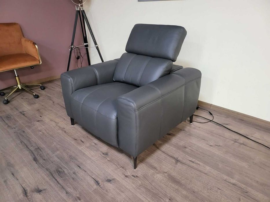 Тъмно сив кожен фотьойл с електрически релаксиращ механизъм