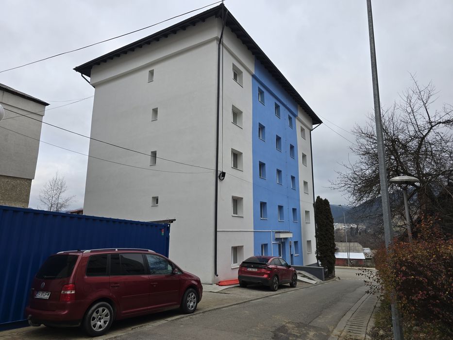 apartament cu 3 camere, decomandat, renovat