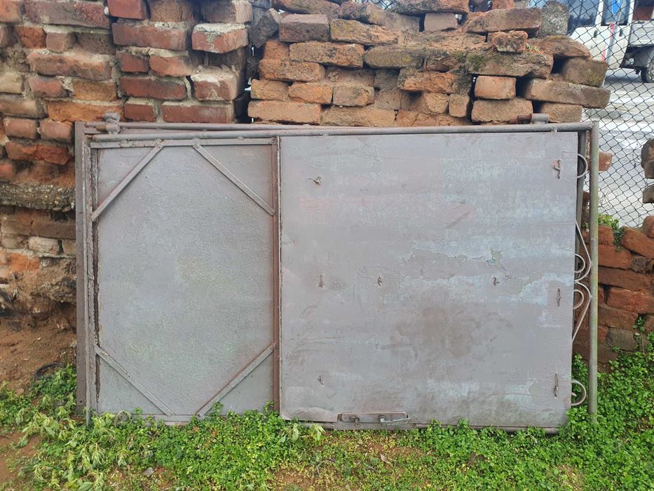 Продавам Метална Гаражна Врата