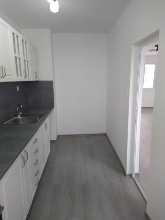 Продава четиристаен отличен в центъра