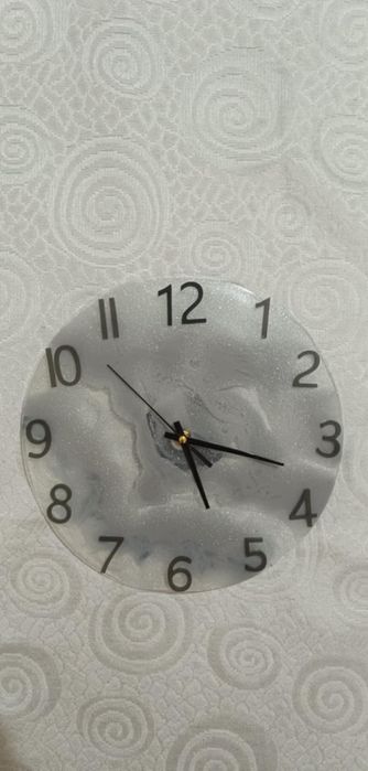 Часовник от експосидна смола