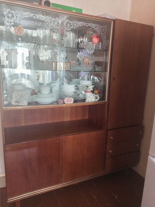 Продам сервант в хорошем состоянии