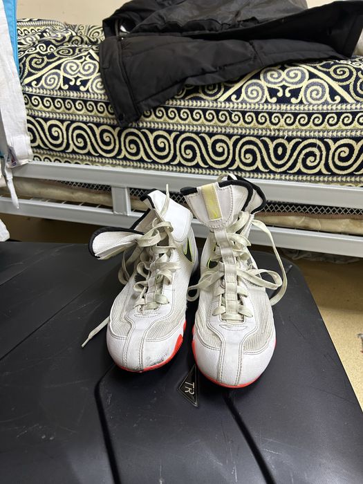 Продаю Nike machomai