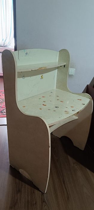 Болалар дарс столи сотилади