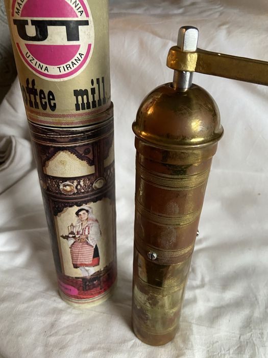 Стара кафемелачка, ретро с кутия