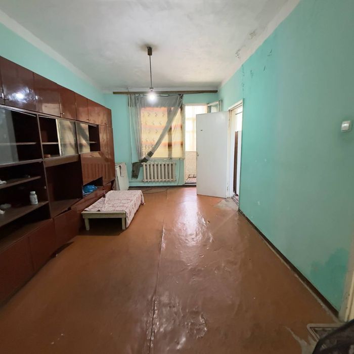 Продам чиланзар 21.  Трёх комнатная