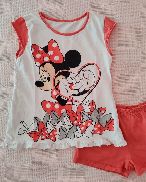 Детски пижами 122 см. Обща цена 26 €