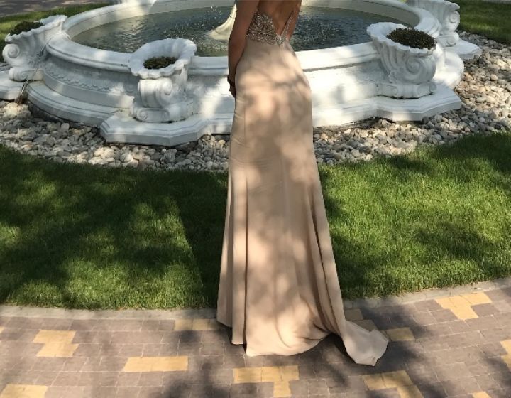 Продам крутое вечернее платье. Размер 42