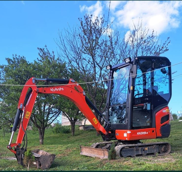 Miniexcavator de inchiriat