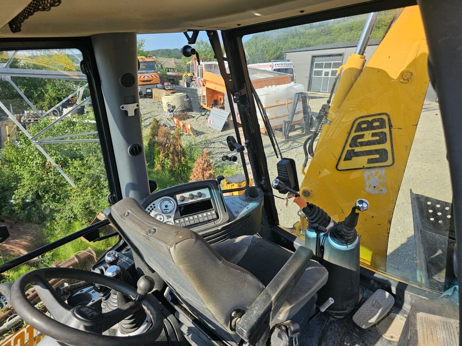 JCB 3CX Sitemaster 2003 – Cupă 4 în 1 + 4 cupe excavare