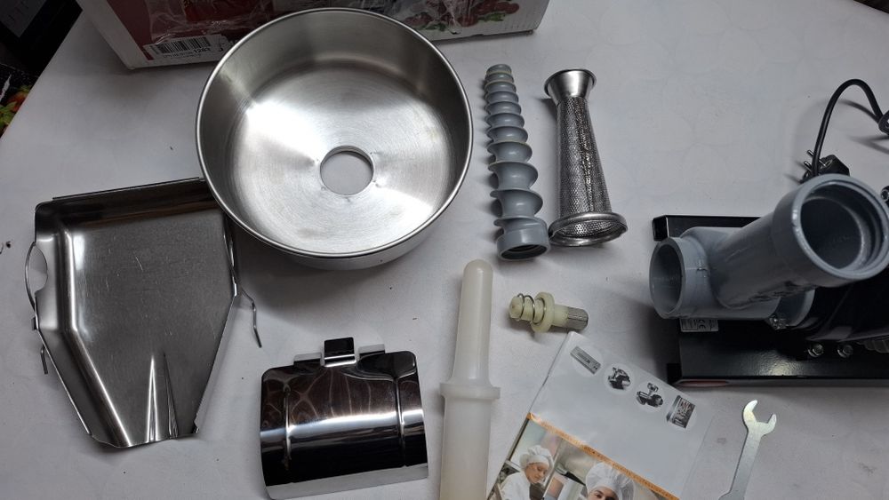 Reber 9008N - Преса за домати,месомелачка - 450 W индукционен мотор