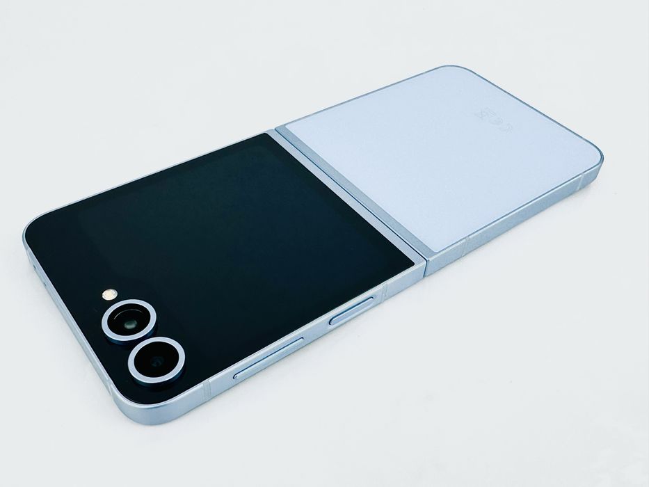KATO НОВ! Samsung Galaxy Z Flip 6 5G 256GB 12RAM Blue Гаранция!