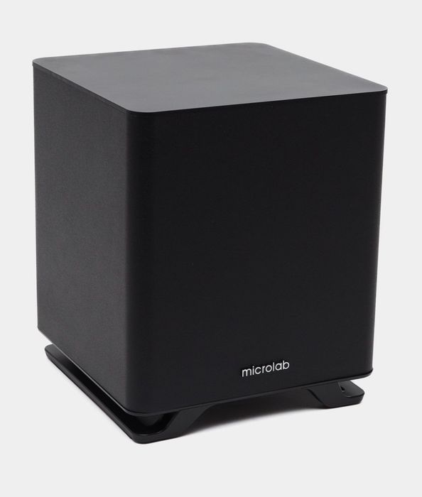 Yengi holatda chuqur bassga ega