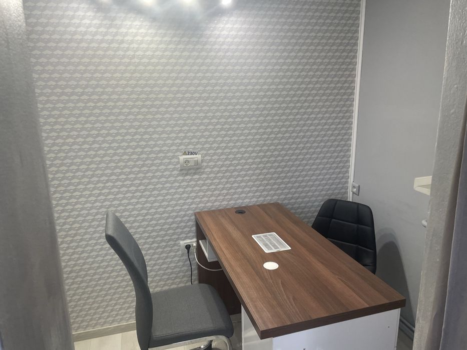 Salon M.Divine închireaza  posturi