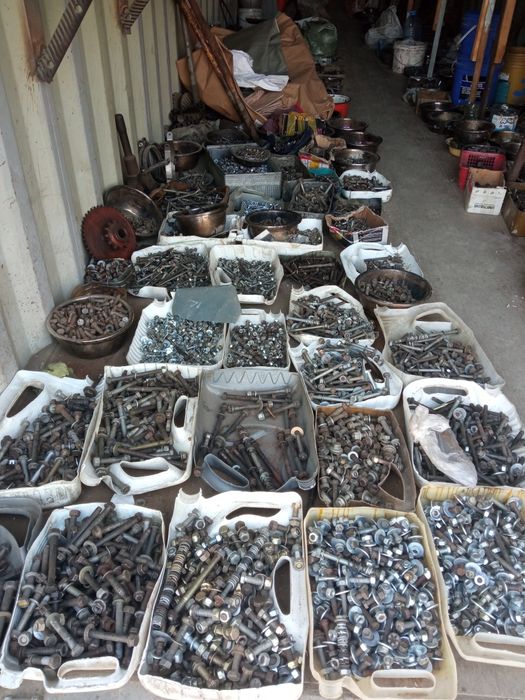 Запчасти, болты гайки итд