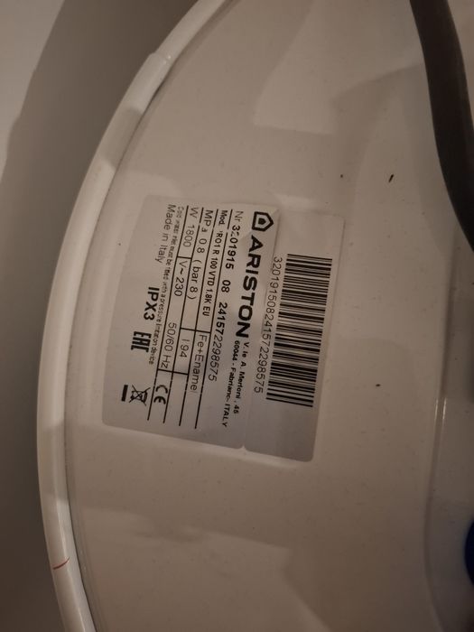 Vand boilar electric ariston 100 litri ca nou folosit 1 luna