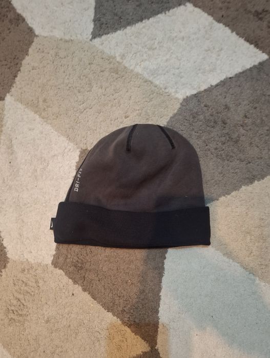 Caciula nike neagra