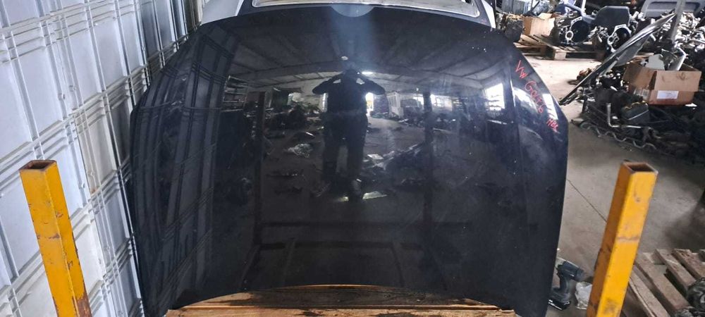 Capota motor originala VW Golf 6 generatia 2008 - 2014 culoare: negru