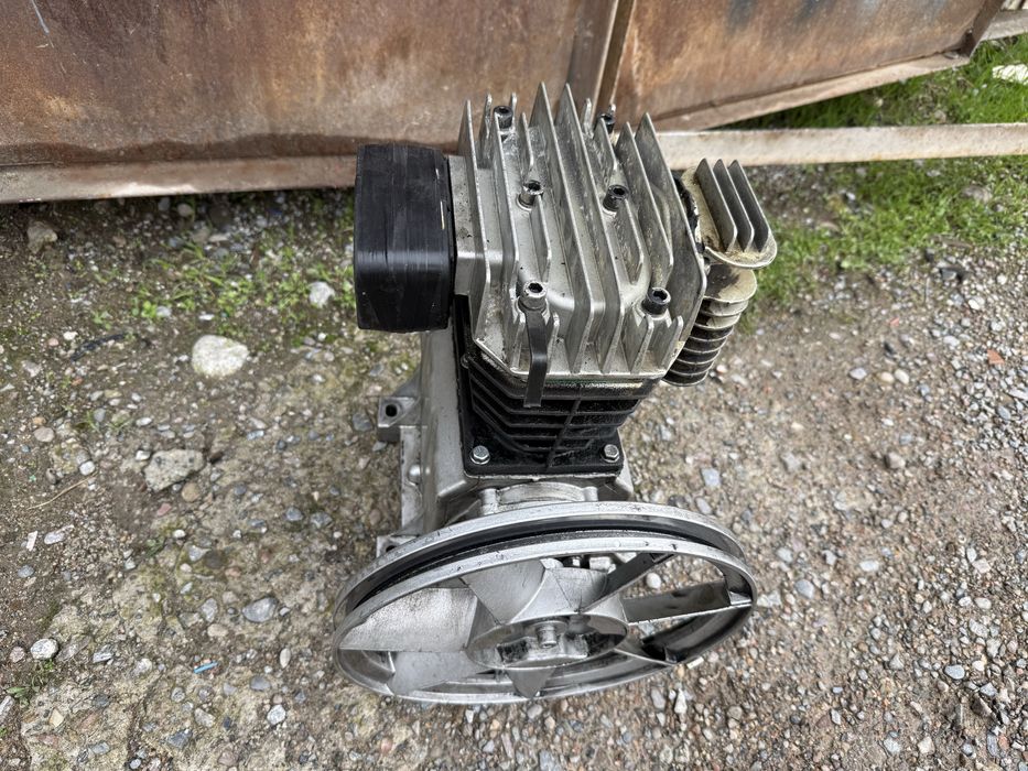 * головка для воздушного компрессора 2-х поршневая в хорошем состоянии