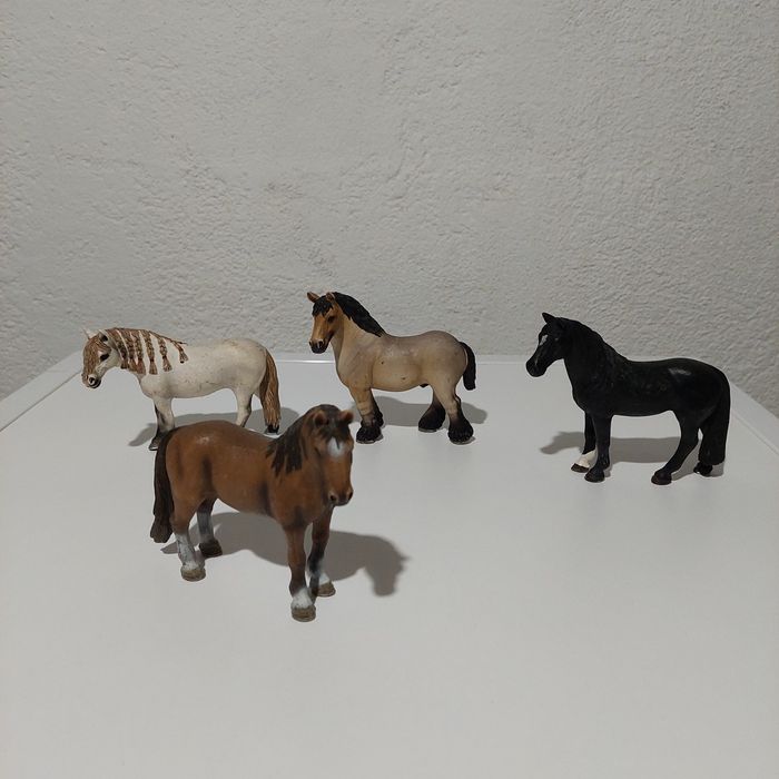 Фигурки Schleich коне