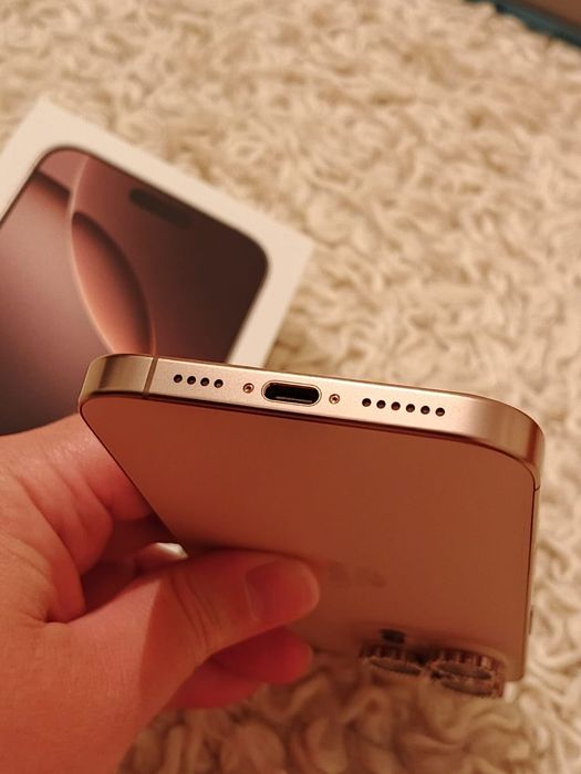 iPhone 16 Pro Max, нов + 8 калъфы