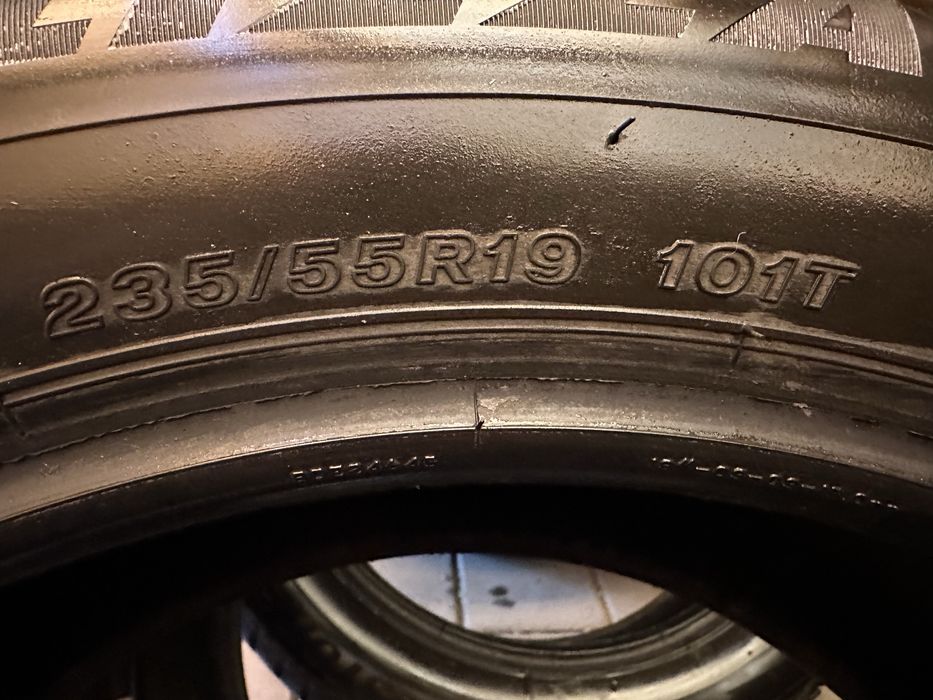 Продаю б/у шины r19 235/55