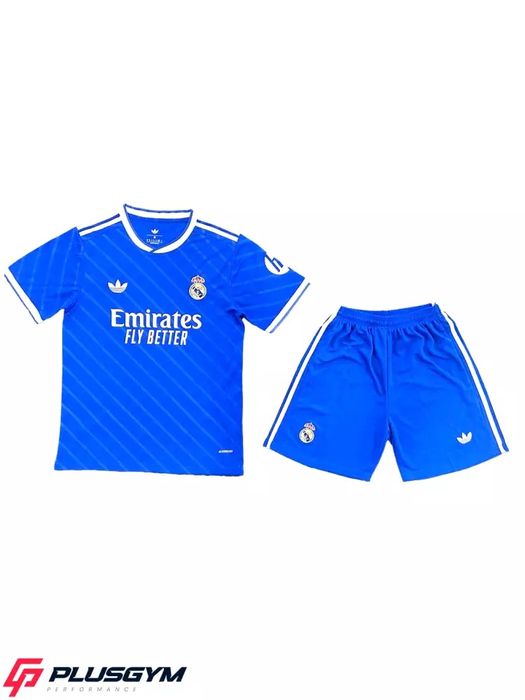 Futbol formasi yana sotuvga kildi aksiya narxda