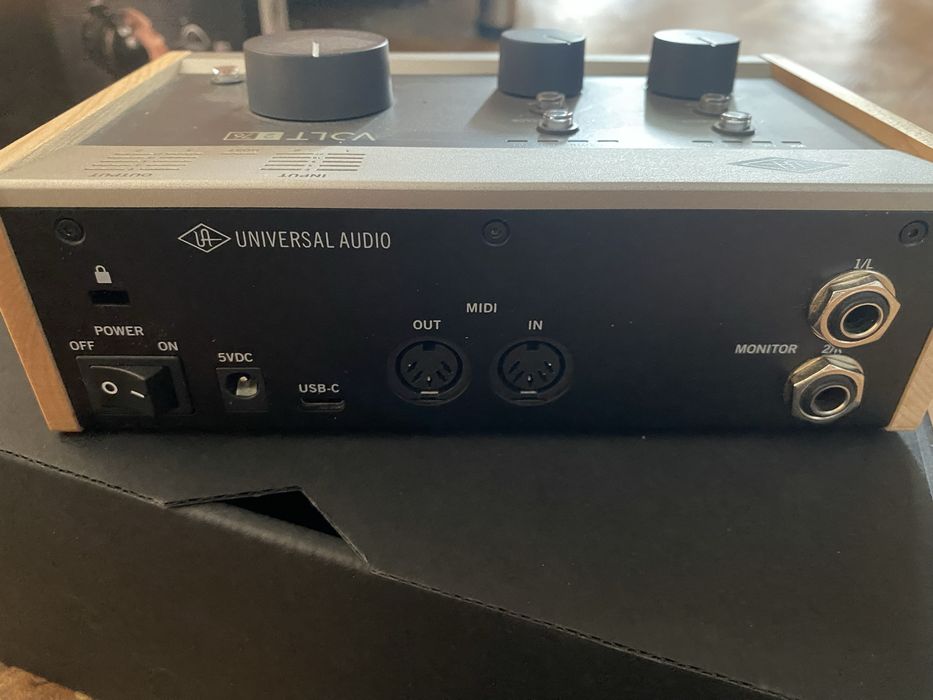 Аудиоинтерфейс Universal Audio Volt 276 (Звуковая карта)