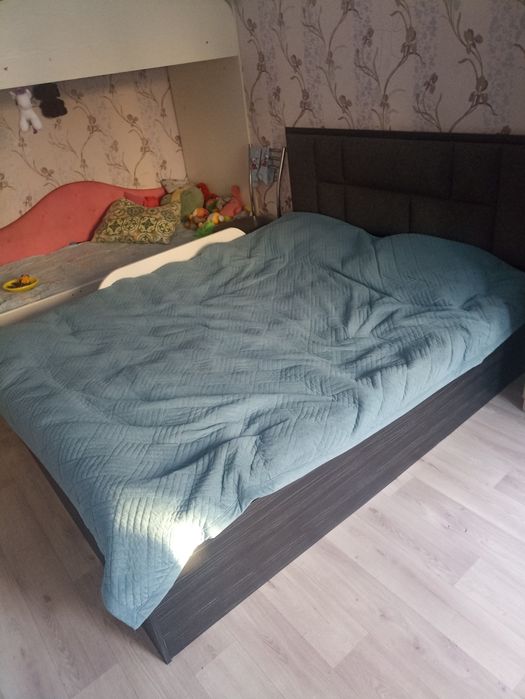 Продается двухспальная кровать