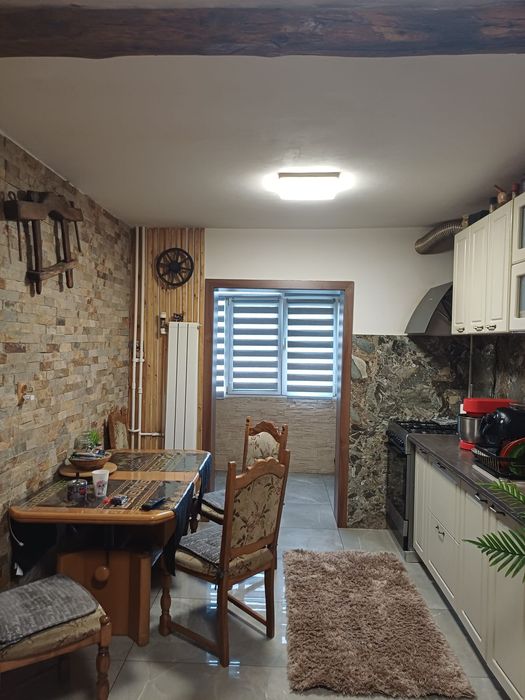 Apartament decomandat două camere Rovine